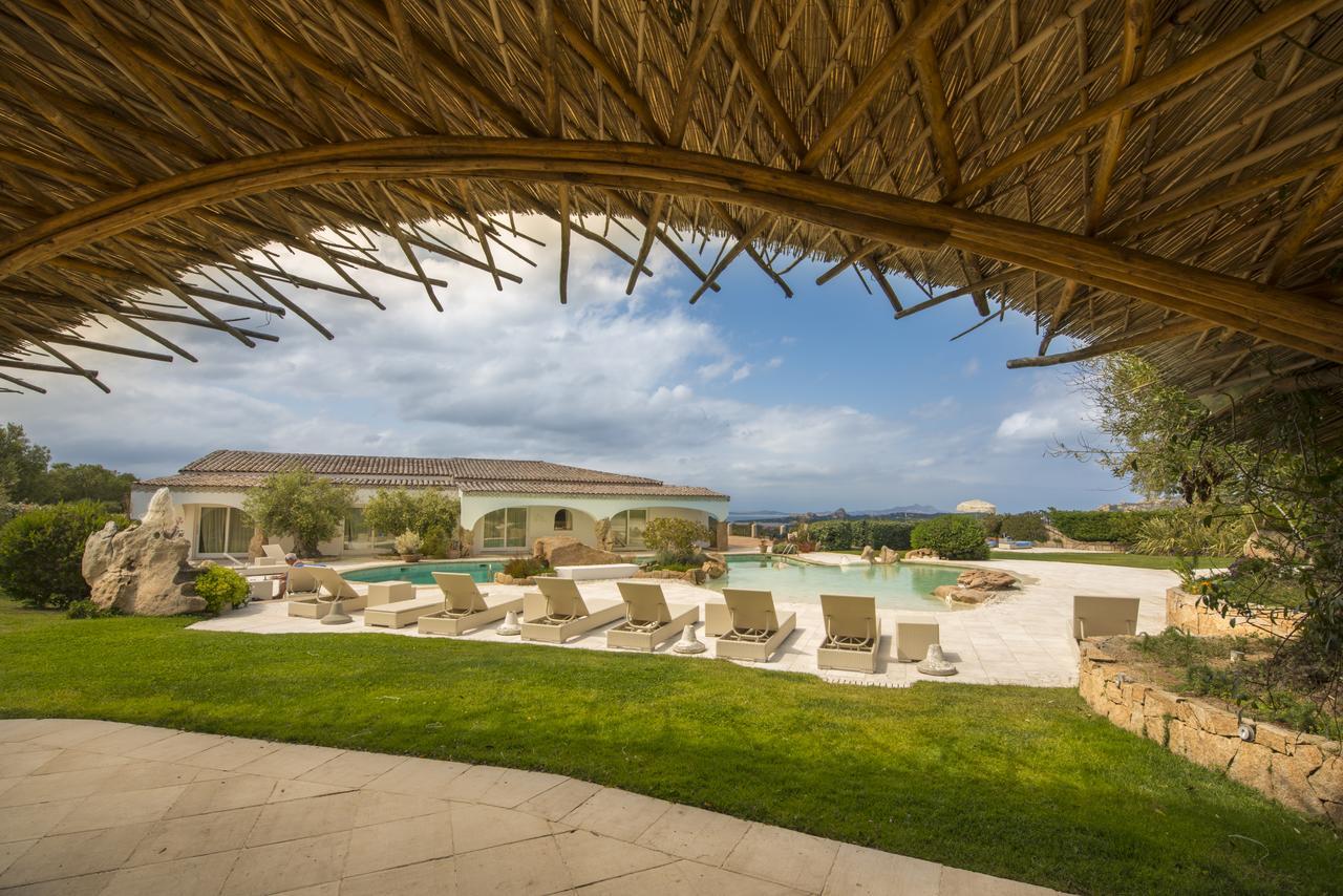 Hotel Pulicinu Baja Sardinia Exterior photo