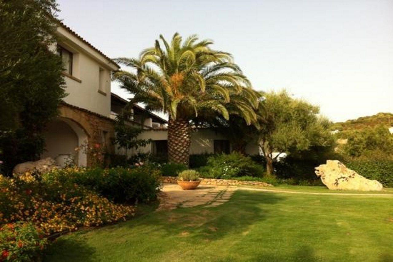 Hotel Pulicinu Baja Sardinia Exterior photo