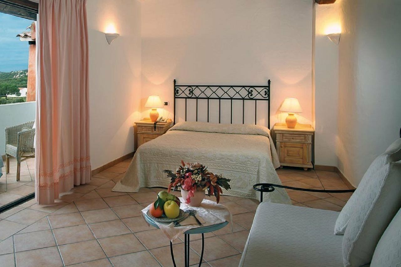 Hotel Pulicinu Baja Sardinia Exterior photo